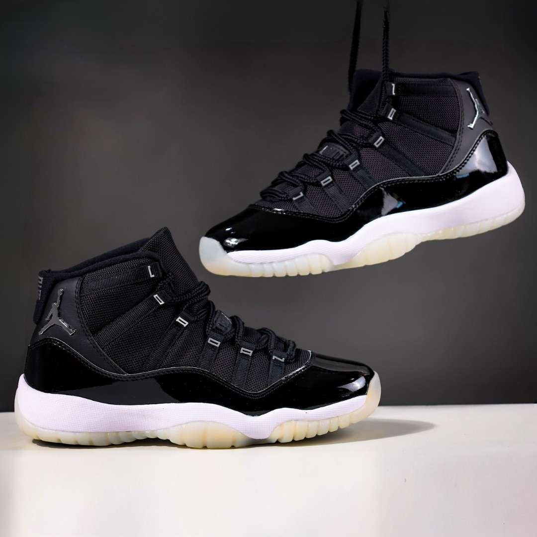 Air Jordan 11 загварын хар өндөр түрийтэй пүүз