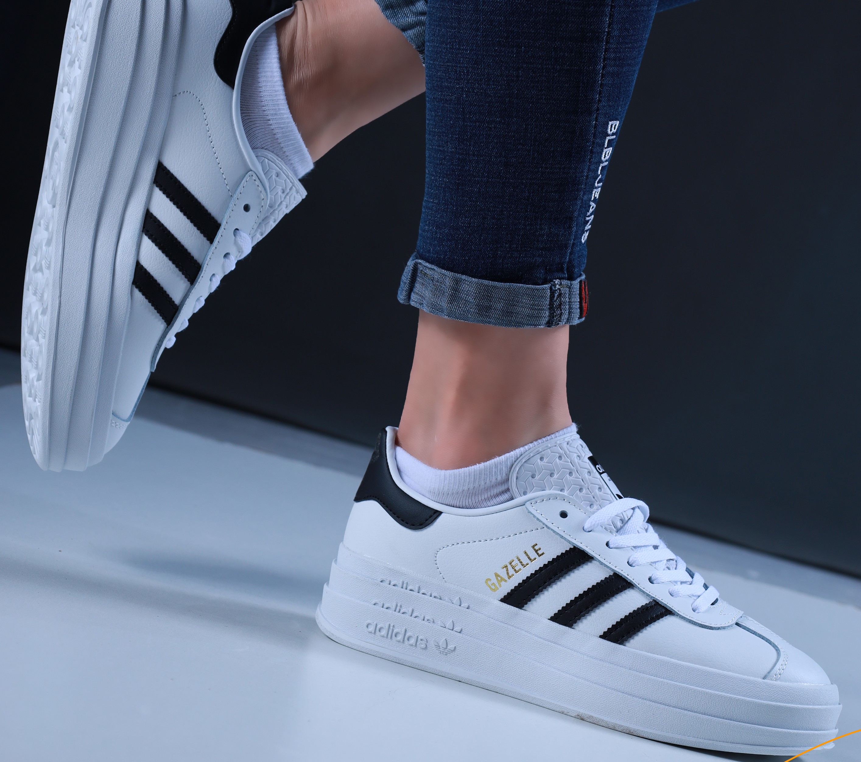 Adidas Gazelle загварын цагаан эмэгтэй пүүз