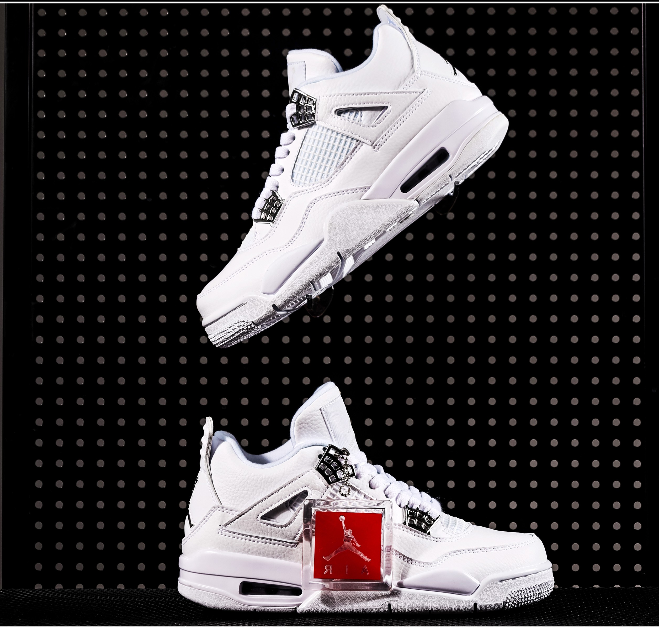 Air Jordan 4 загварын цагаан пүүз