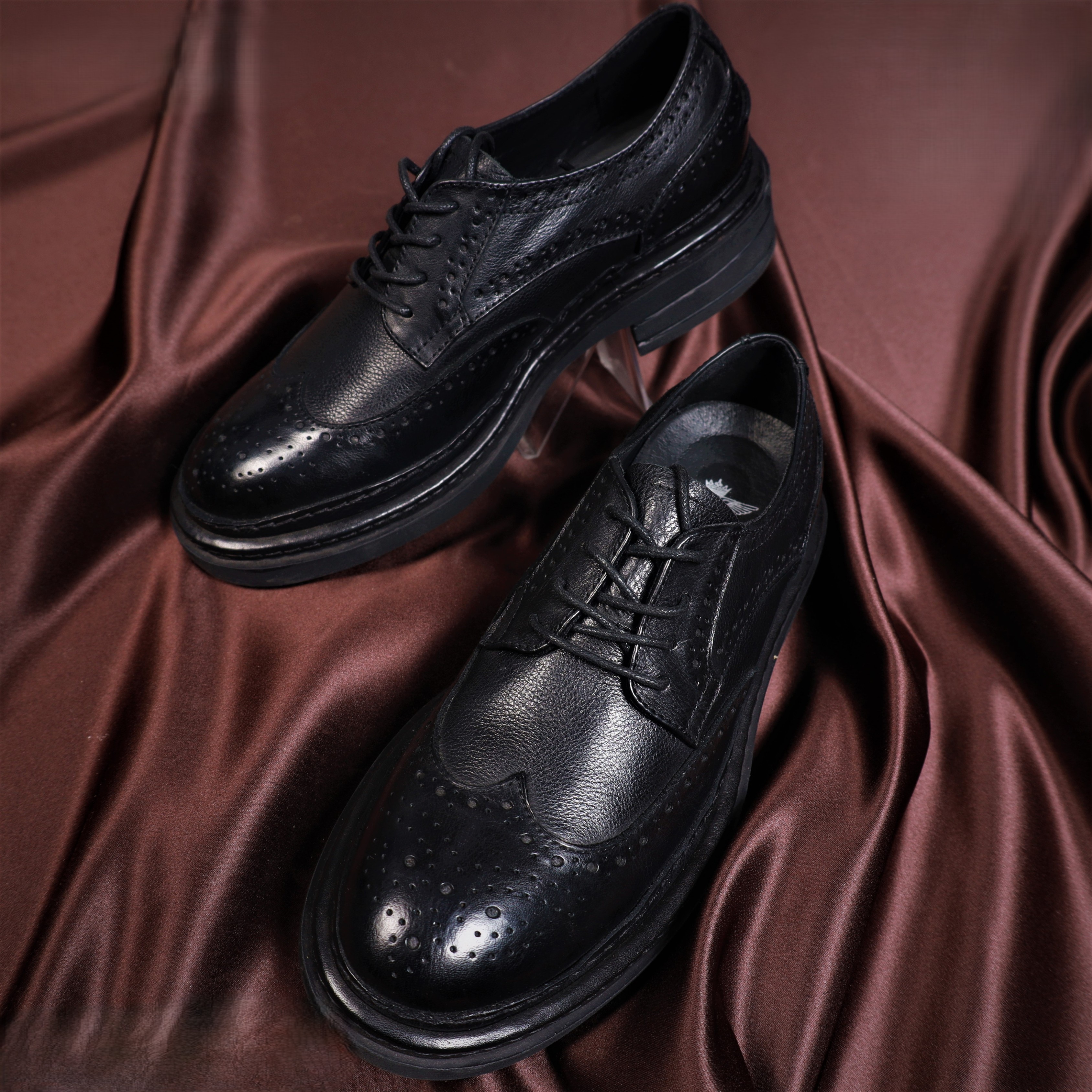 Хар Brogue Wingtip арьсан ботинк
