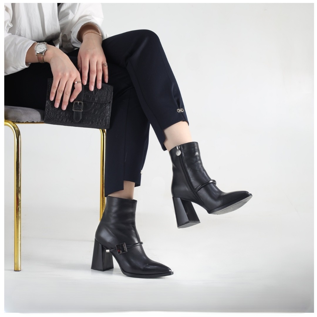 Хар арьсан өсгийтэй Ankle Boots