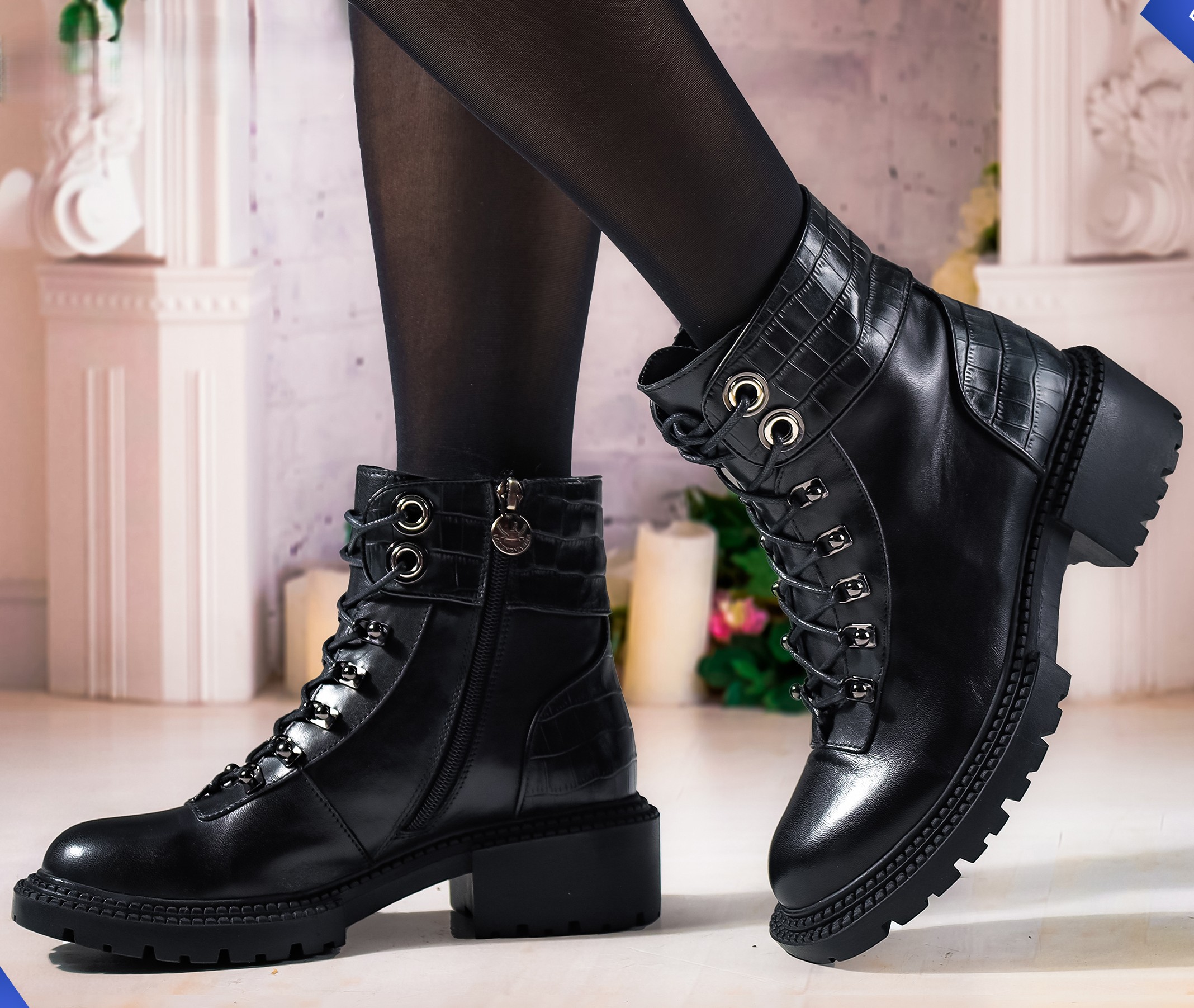 Хар арьсан үдээстэй Ankle Boots