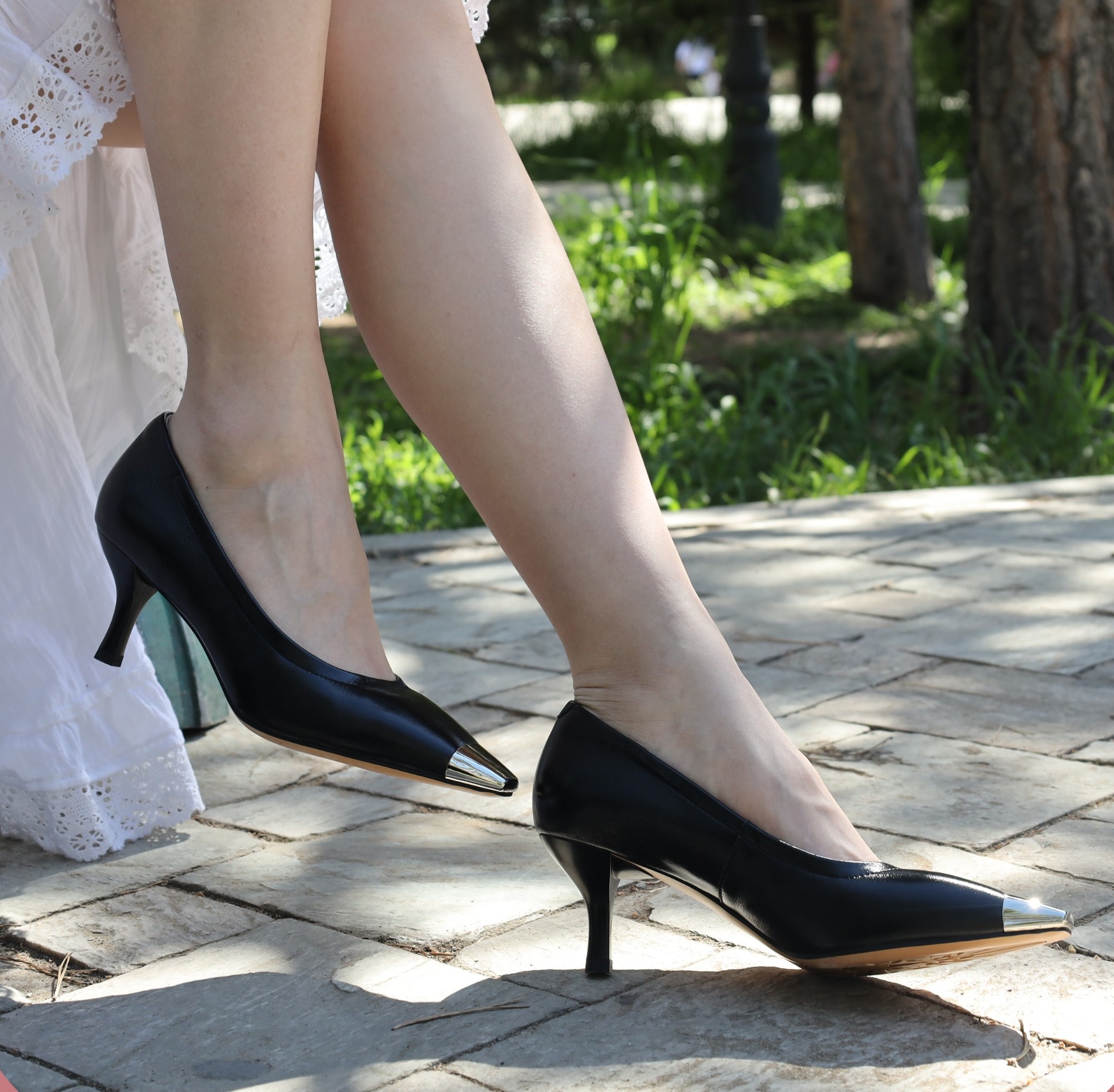 Хар классик kitten heel өсгийт