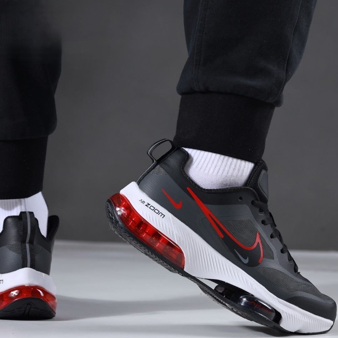 Nike Хар-саарал, улаан акценттай спорт пүүз