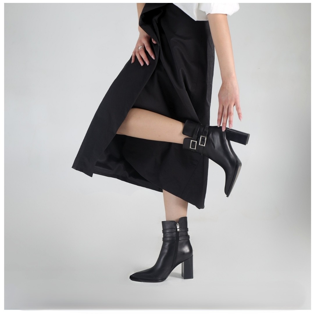 Хар арьсан өсгийтэй Ankle Boots